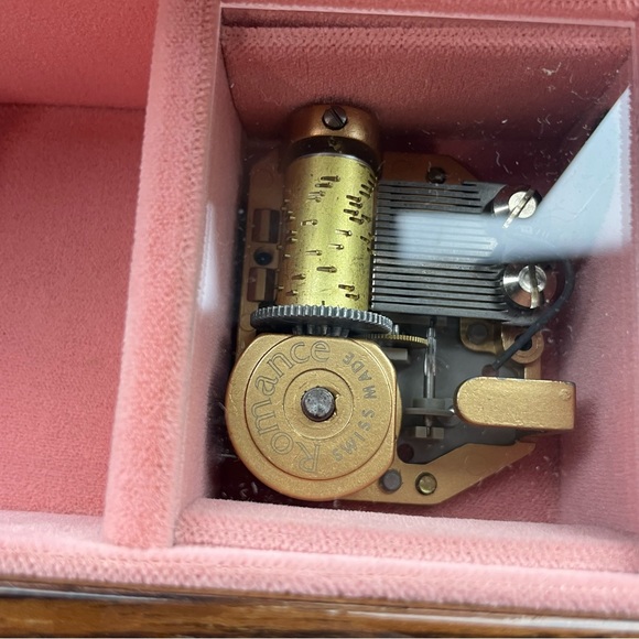 The San Francisco Music Box Company Accents The San Francisco Music